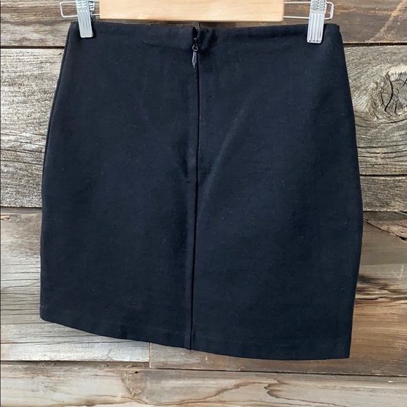 Embellished Guess Mini skirt NWT - Picture 4 of 10